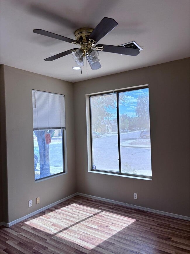 Building Photo - 2720 E Hulet Dr