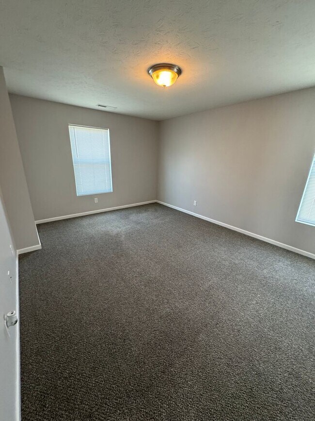 Building Photo - Columbus IN  - 3 BR home with loft