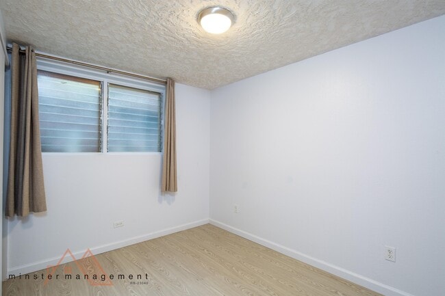 Building Photo - 2569 Peter St