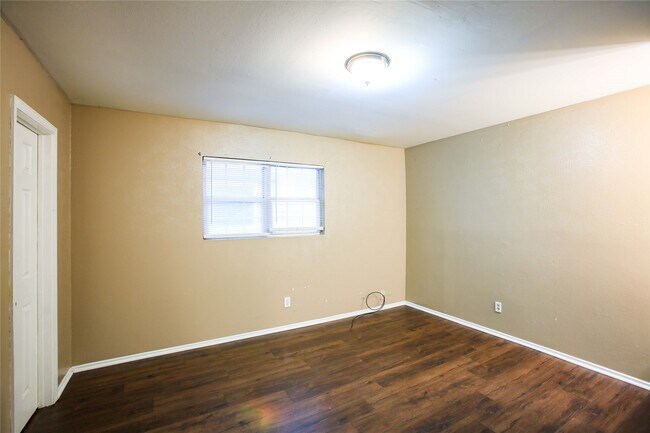 Building Photo - 9406 Grannis St