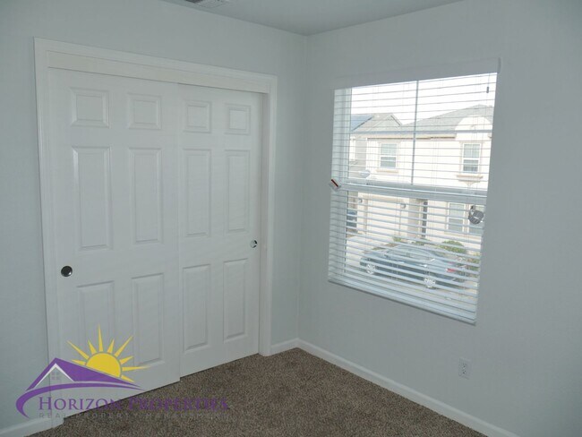 Building Photo - Modern Two-Story 4 Bed 2.5 Bath 1,807 sqft...