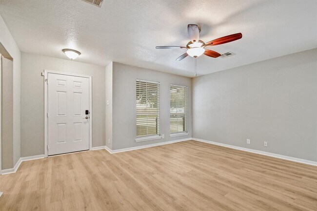 Building Photo - 1030 Birdsong Ln