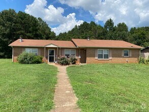 Building Photo - 2 bed 1 bath in Bogart!