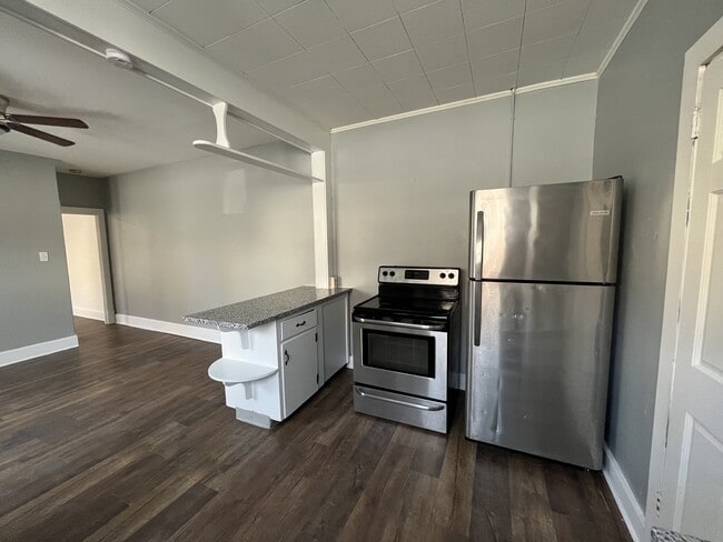 Building Photo - 800 S 27th St