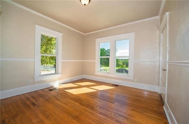 Building Photo - Charming 1 Bedroom in Hancock