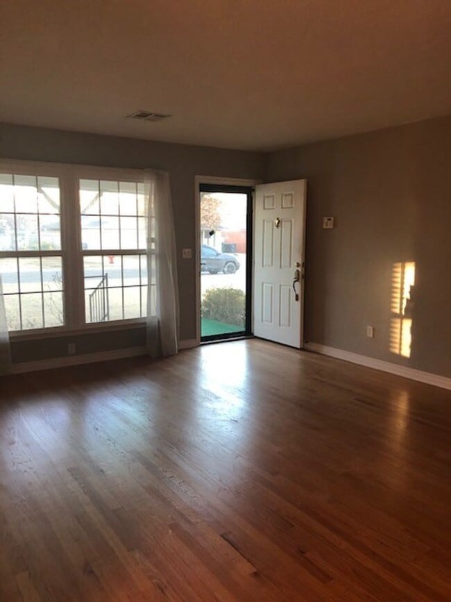 Building Photo - Adorable 3 Bed | 1 Bath + Bonus Room in Mayfair Heights - ALL Appliances Included