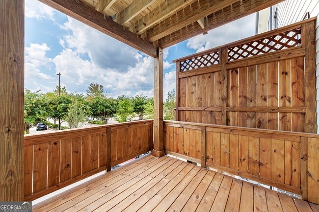 Building Photo - 10744 Davis Dr