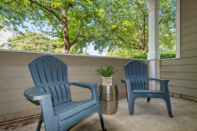 Covered balcony - 1712 Lake Shore Crest Dr