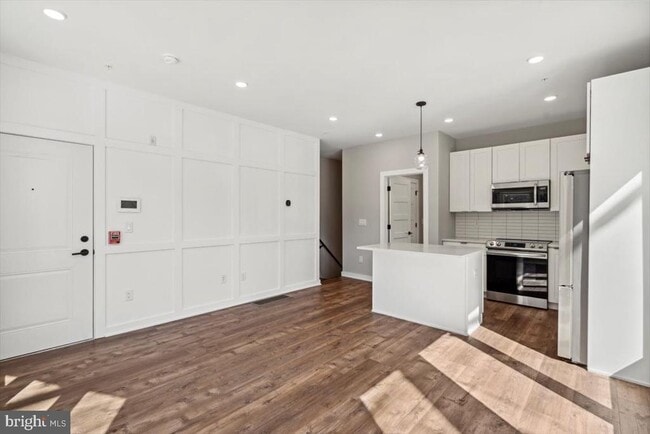 Building Photo - 3801 Hamilton St