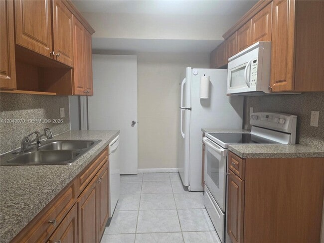Building Photo - 4586 SW 139th Ct