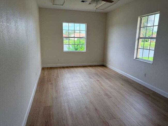 Building Photo - Lakefront 3 bedroom in gated Hidden Lakes Club