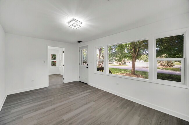 Building Photo - 34904 N Carvis Dr