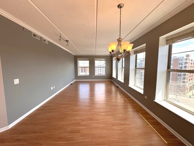 Building Photo - 656 Pearson St