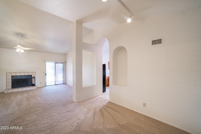 Building Photo - 9210 N 104th Pl