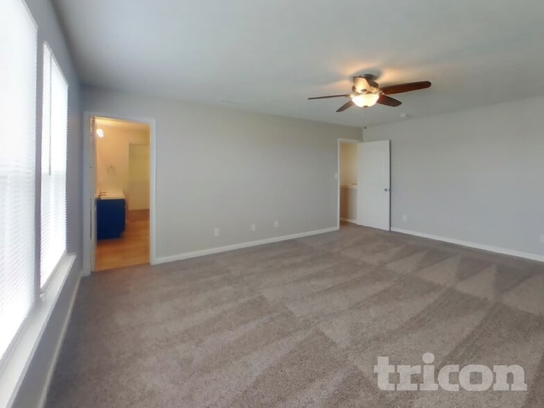 Building Photo - 818 Westpointe Dr