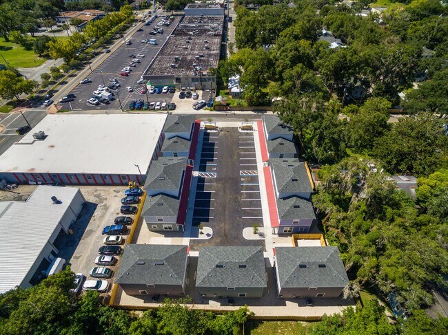 Building Photo - The Reef Townhome NOW LEASING FOR FALL 2026!