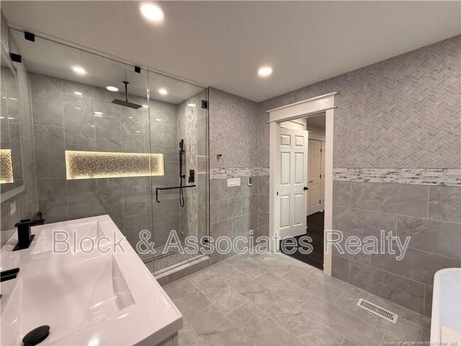 Building Photo - 1610 N Stonegate Dr