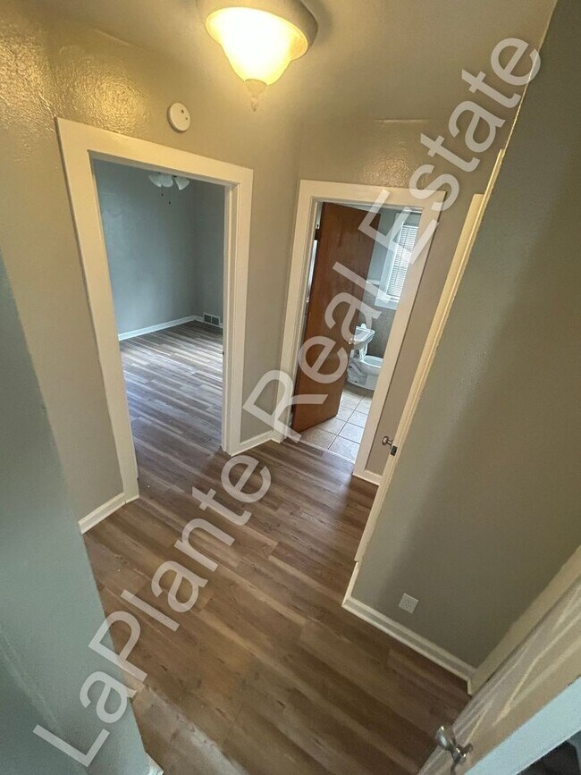 Building Photo - 1235 Glenview Rd