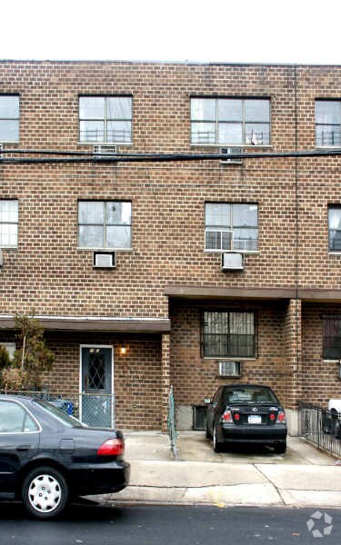 Building Photo - 76-05 47th Ave