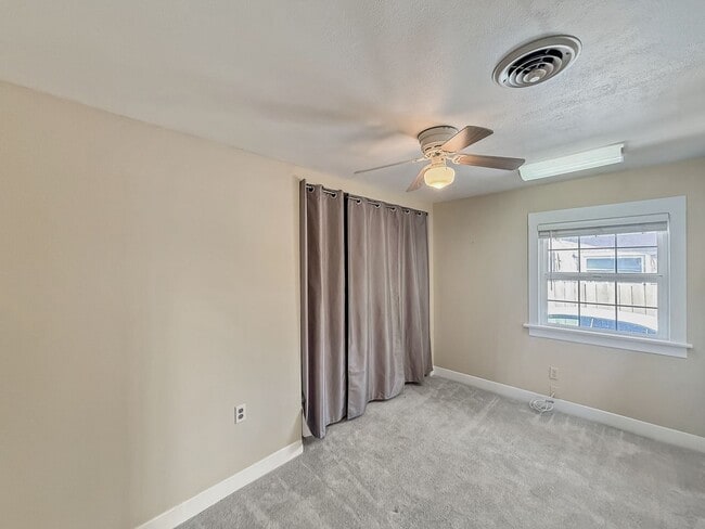 Building Photo - Beautiful 2B/1BA Home in Escondido!