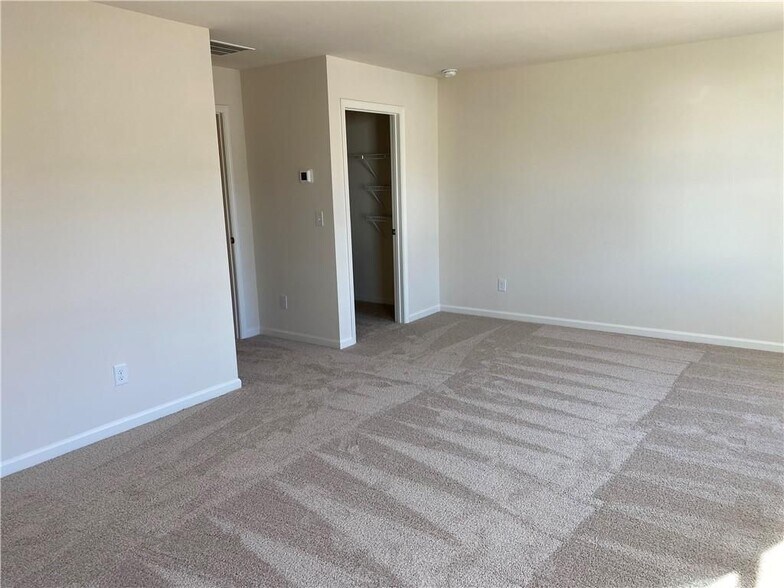 Building Photo - 38 Walnut Grv Wy