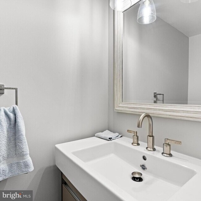 Building Photo - 3704 Oak Hill Way