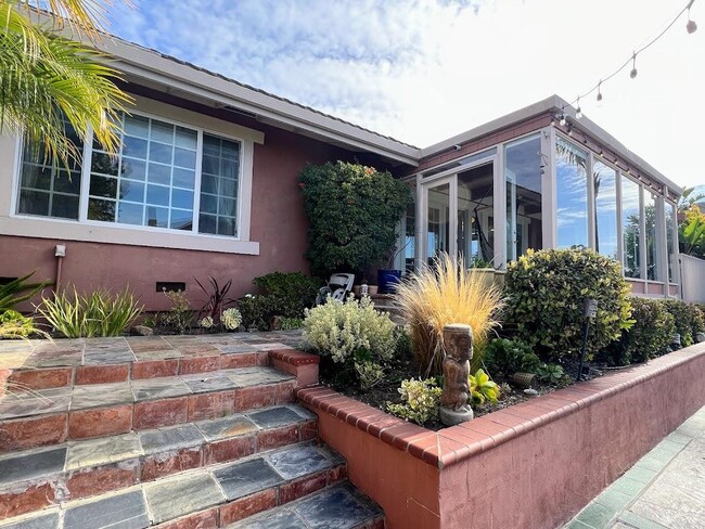 Building Photo - 150 Flying Mist Isle