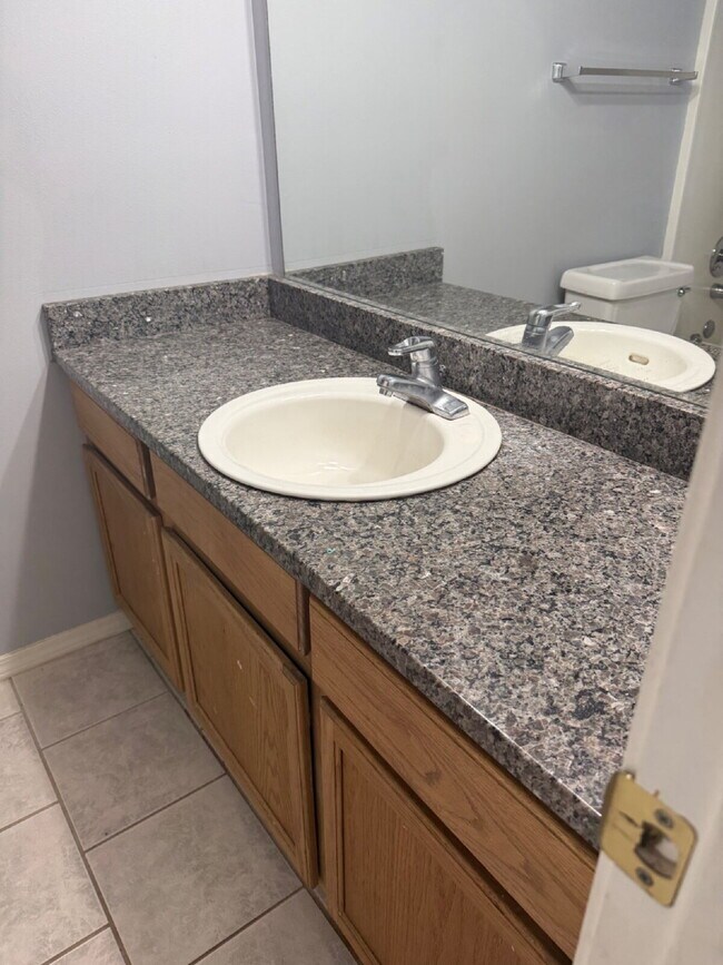 Building Photo - "Charming 3-Bed, 2-Bath Home with 1,368 Sq Ft of Comfort on Tradition Avenue!"