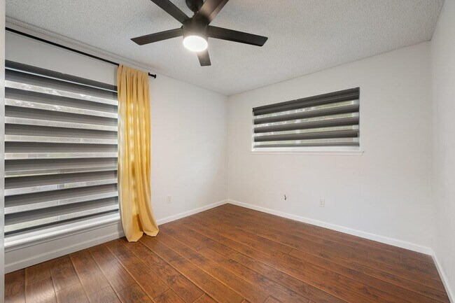 Building Photo - 1003 Minda Dr
