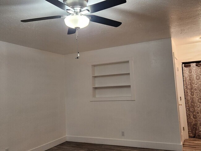 Building Photo - Classic Brick 3 bed, 1.5 bath with upgrades, fenced back yard, carport and garage.
