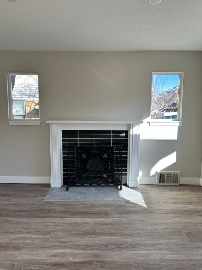 Building Photo - Darling remodeled 5 bedroom 2 bathroom home in the heart of Ogden