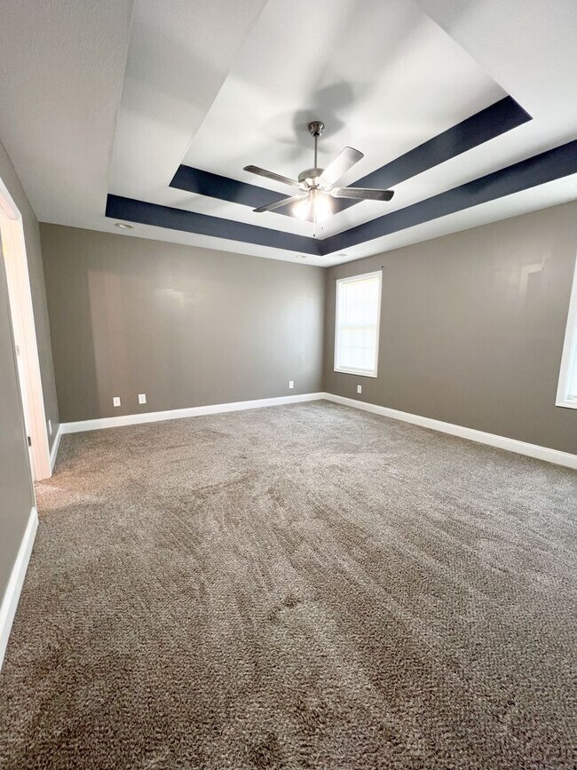 Building Photo - Stunning Single-Family Home! 2 Car Garage,...