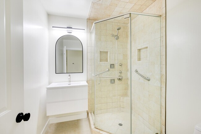 Building Photo - 1236 N Reese Pl