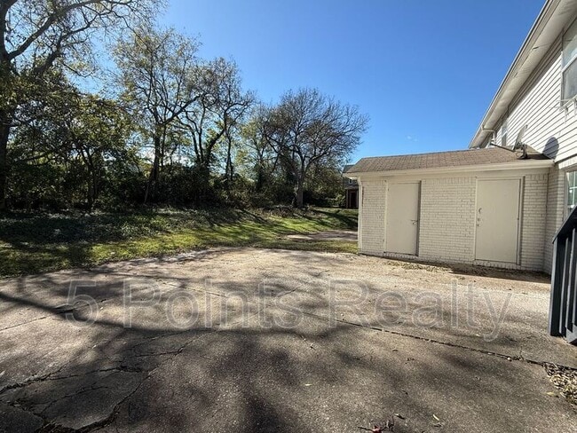 Building Photo - 308 Prince Ave