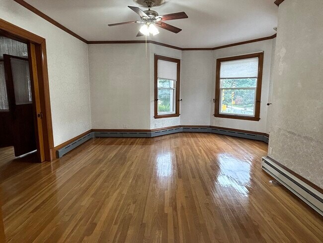 Building Photo - 175 Maple St