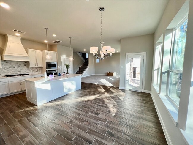 Building Photo - 547 Kingston Ln