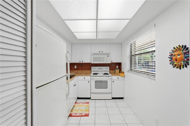 Building Photo - 3034 Eastland Blvd