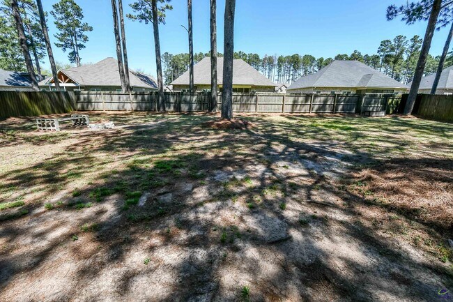 Building Photo - 104 Newport Ave