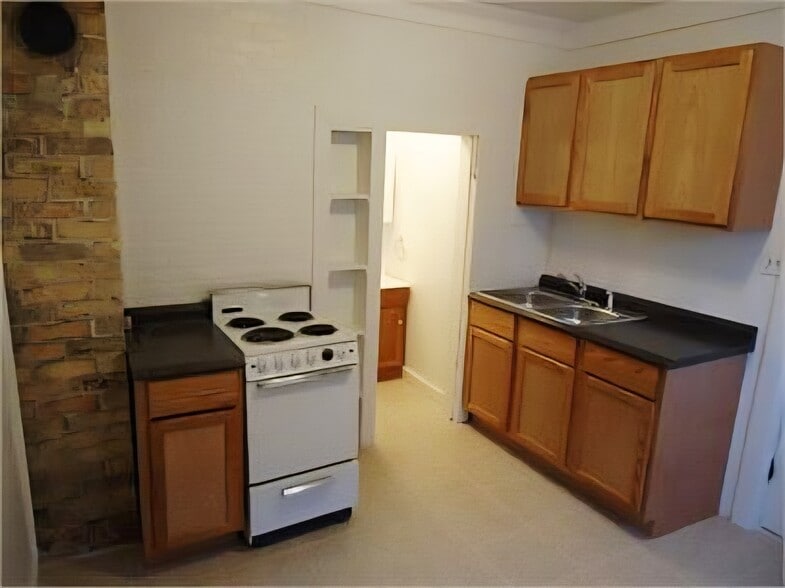 Building Photo - 115 3rd St S