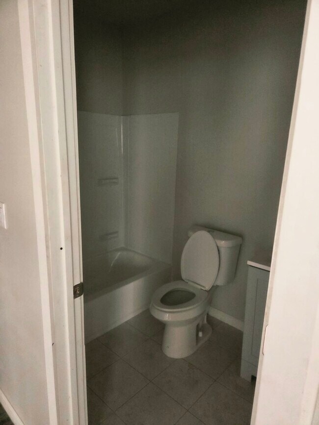 Building Photo - 440 E Cheltenham Ave