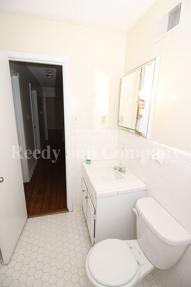 Building Photo - 5072 Cresser St