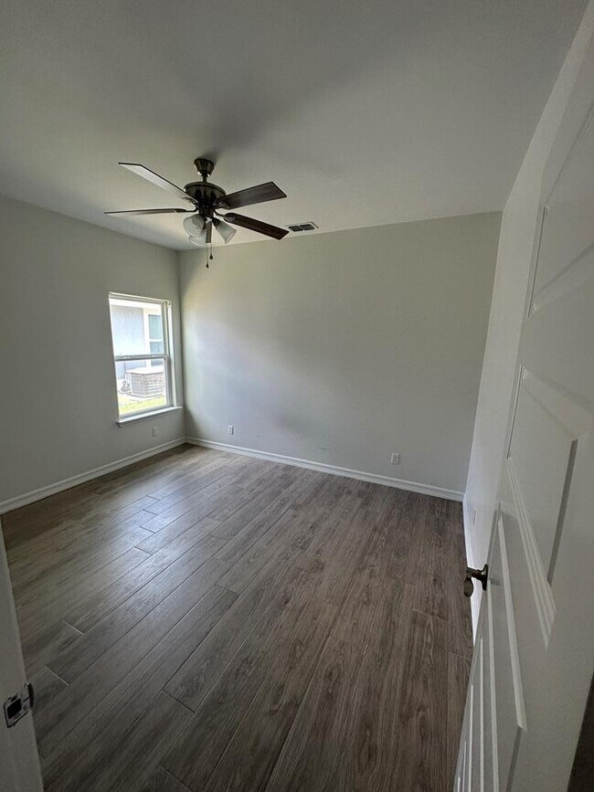 Building Photo - 113 Torrey Pines Dr