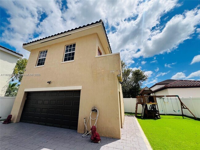 Building Photo - 16946 SW 90th Terrace