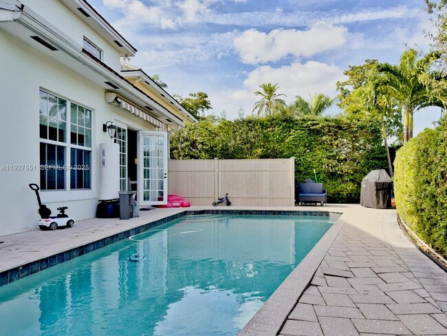 Building Photo - 1317 SW 23rd St