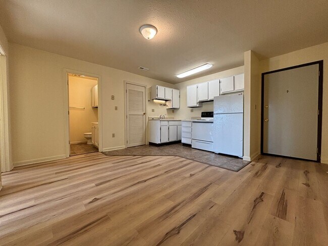 Building Photo - Uptown Apartments