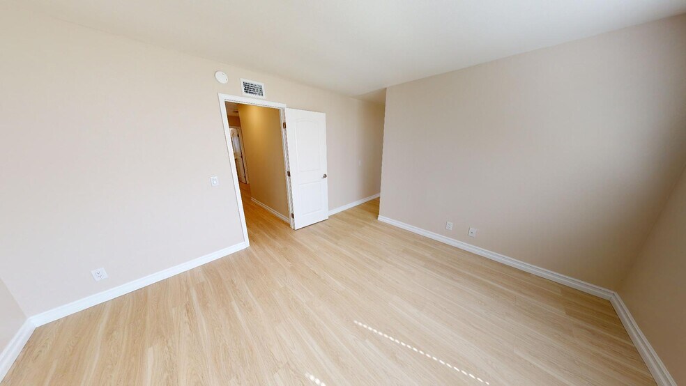Building Photo - 89 Los Vientos Dr
