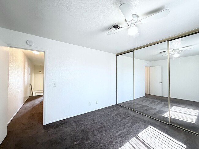 Building Photo - AVAILABLE NOW!! 3 Bedroom / 2 Bathroom Townhouse with pool in Cathedral City
