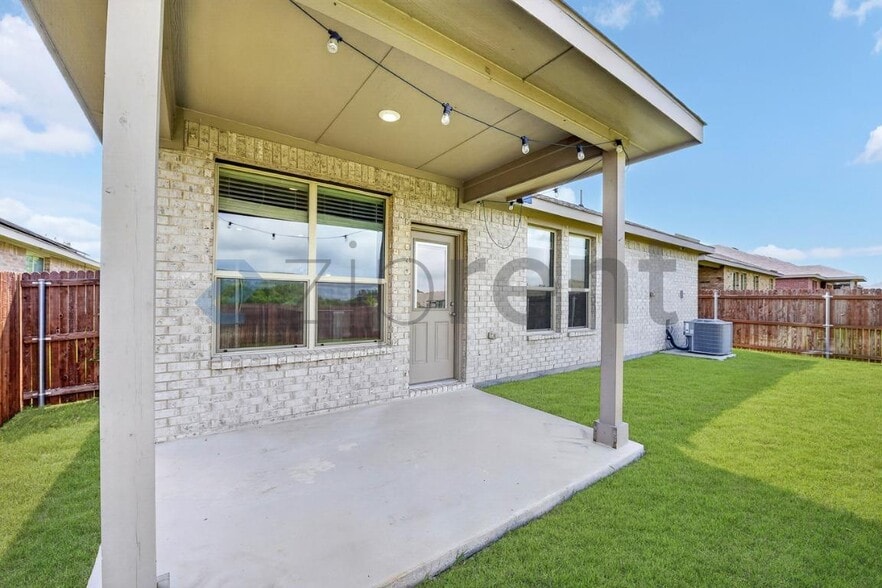 Building Photo - Unit
