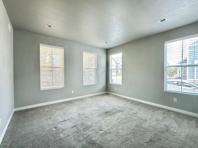 Building Photo - Amazing Home Available in the Heart of Highland UT!