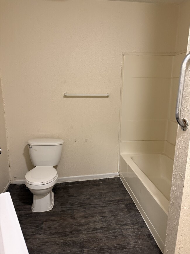 Building Photo - 458 S Float Ave